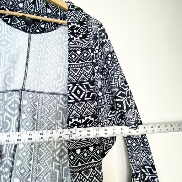 Rouge Collection Women's 3X Black White Aztec Print Long Cardigan Plus Size Boho - Picture 8 of 8